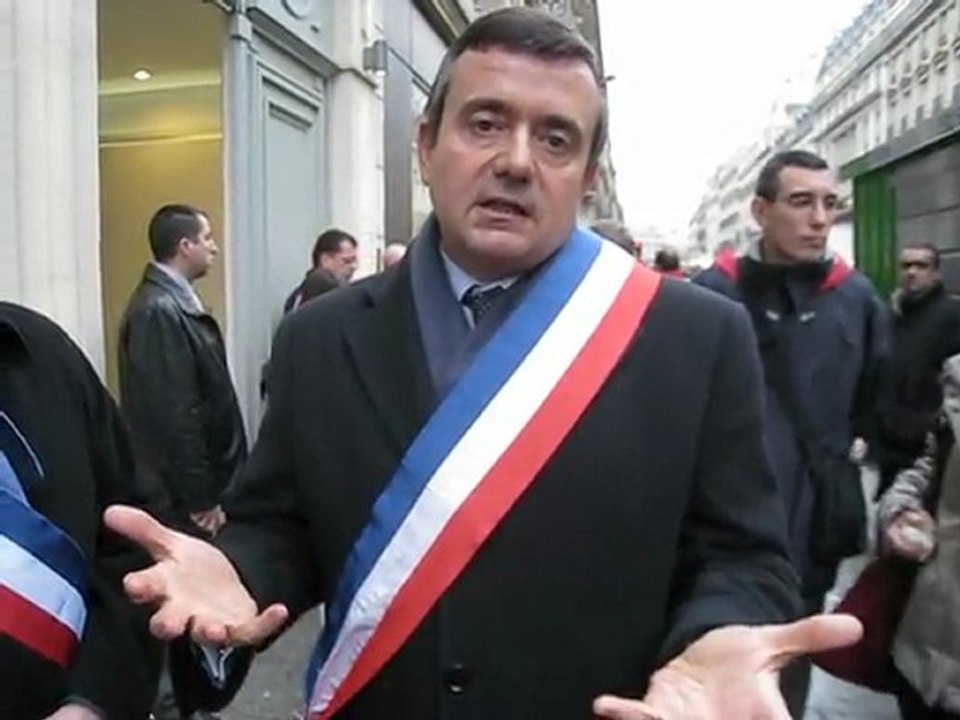 manifestation d'élus et d'usagers devant le stif : Yves Jégo