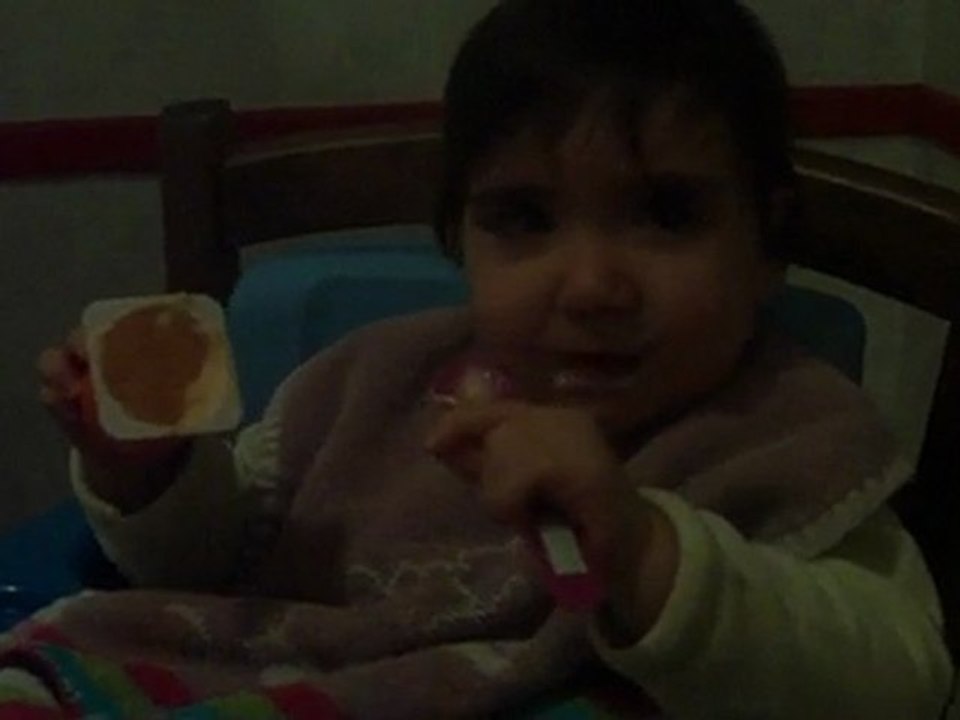 MOI JE MANGE TOUTE SEULE!