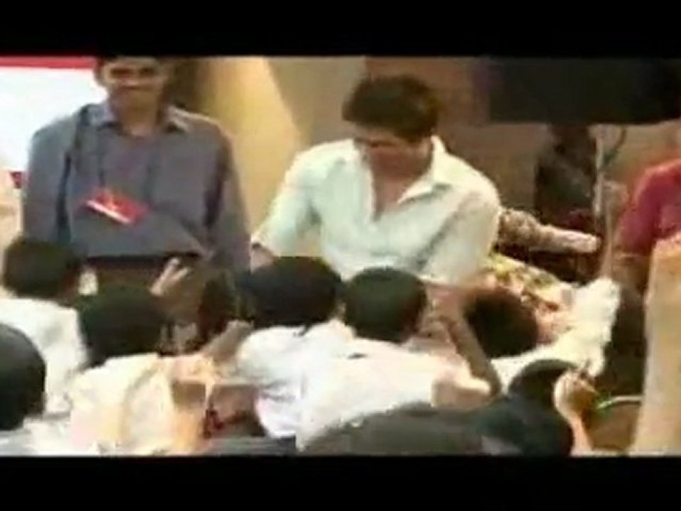 Kaminey in Controversy  Full Video Song - HQ