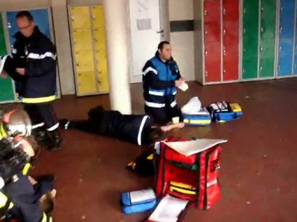 Manoeuvre au collège avec les pompiers de Châtillon Coligny