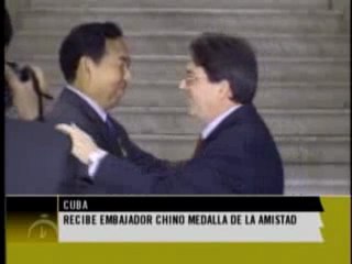 Recibe Embajador Chino Medalla de la Amistad