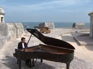 Frederic LA VERDE: "LA VALSE DU MONDE" pianist