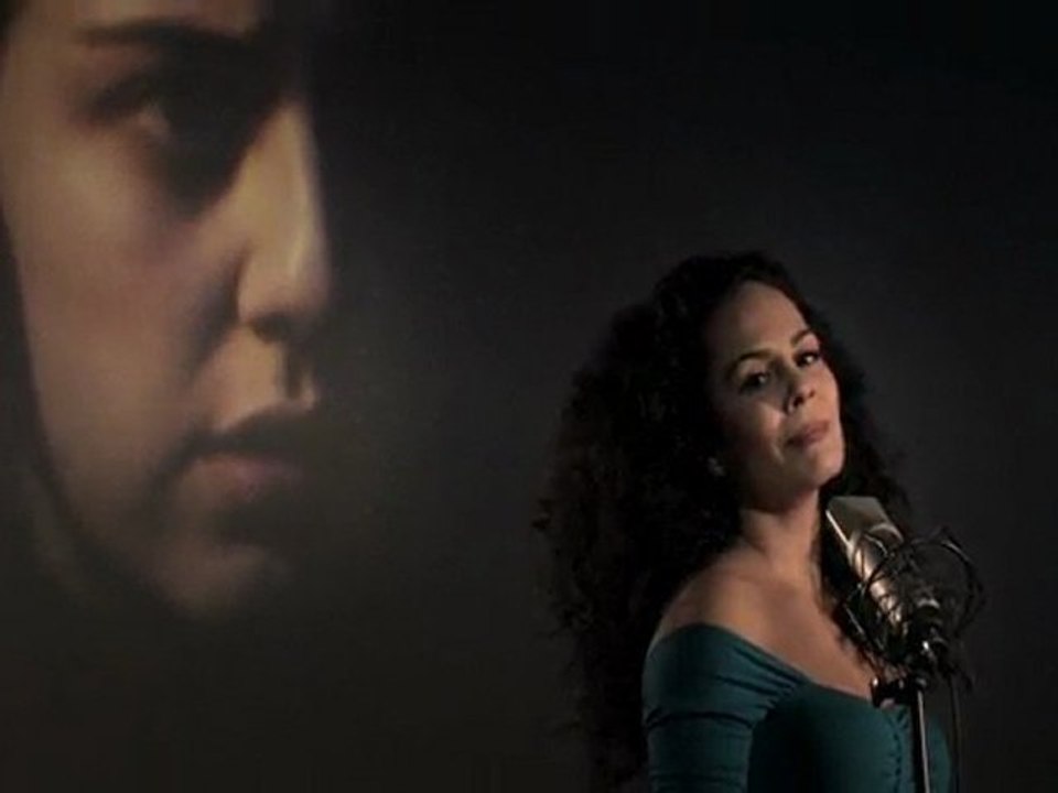 Demet Sağıroğlu - ADINI SEN KOY