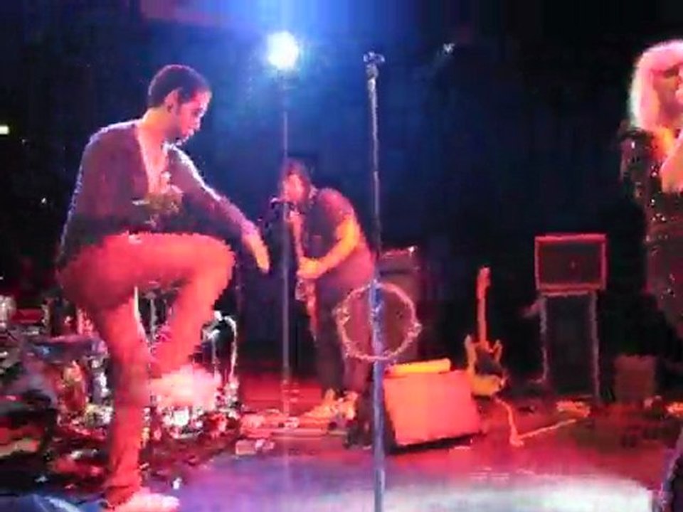 Astéroids Galaxy Tour / Around The Bend