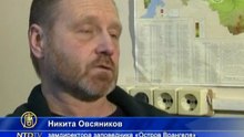 Белым медведям грозят две беды сразу