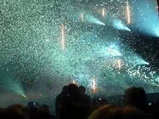 entrée de franck dubosc sur scene