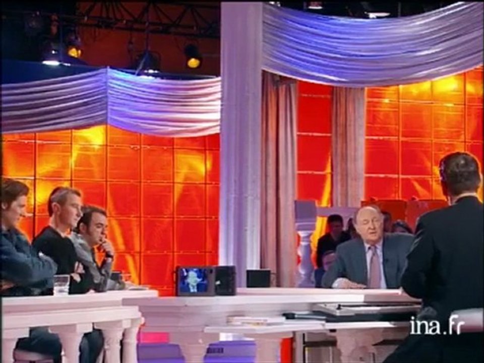 Besancenot s'effondre en larmes face à Cukierman