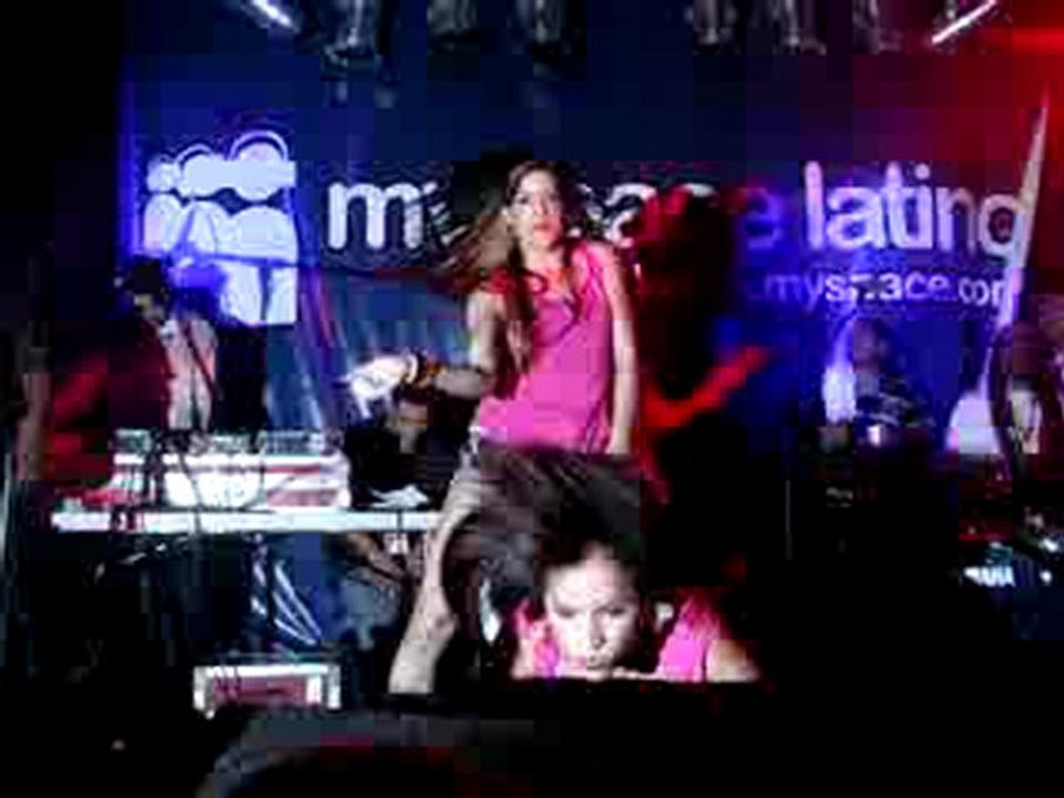 Ella se entrega bailando reggaeton   Tego Calderon Live