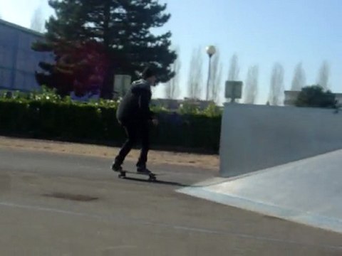 moi en pop shove -it sur la pyramide