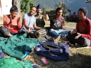 Le EETT nepali band joue Sempiriri