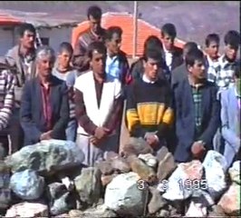 ÇEKEREK ALIÇLI KÖYÜ GÖRÜNTÜLERİ MEZARLIKDA  DUA ESNASINDA