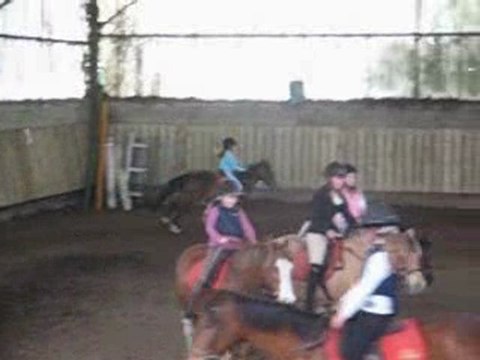 Laura sur Haïsha au galop sans étriers
