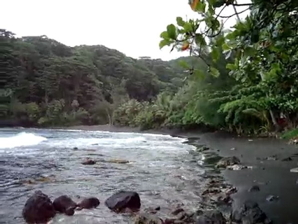 Plage de sable noir - Tahiti