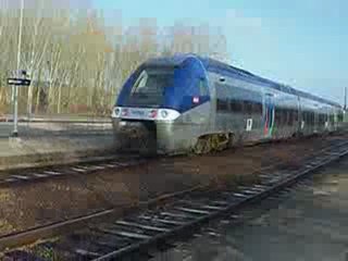 Passage d'un X76500 à Serquigny vers Rouen