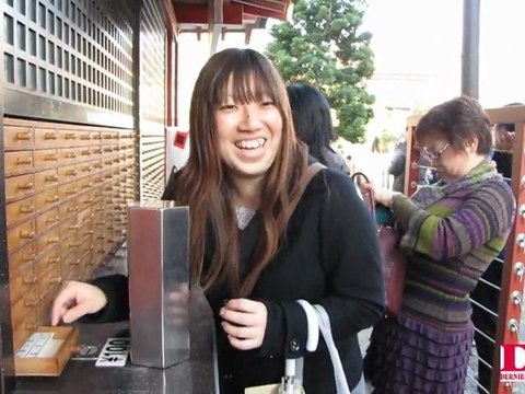 La loterie sur l'avenir au temple shinto