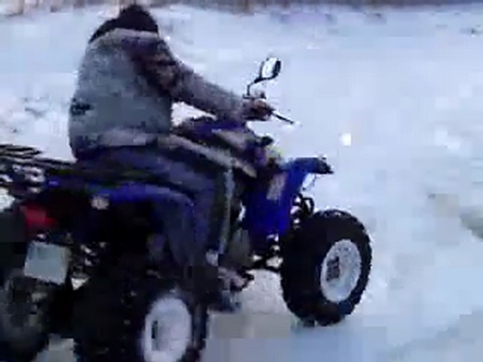 moi qui fait du quad dans la neige