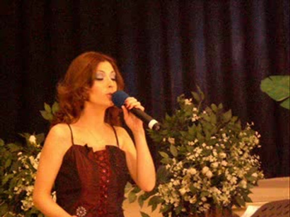 Ebru Baloğlu- Severim Hergüzeli Senden Eserdir Diyerek