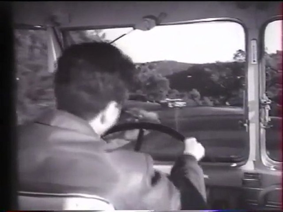 Mouloudji chante "Un jour tu verras"