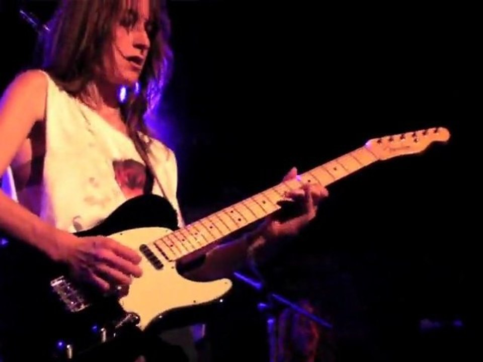 JUNIE JUNGLE "I wanna rock'n'roll" live au SHOWCASE