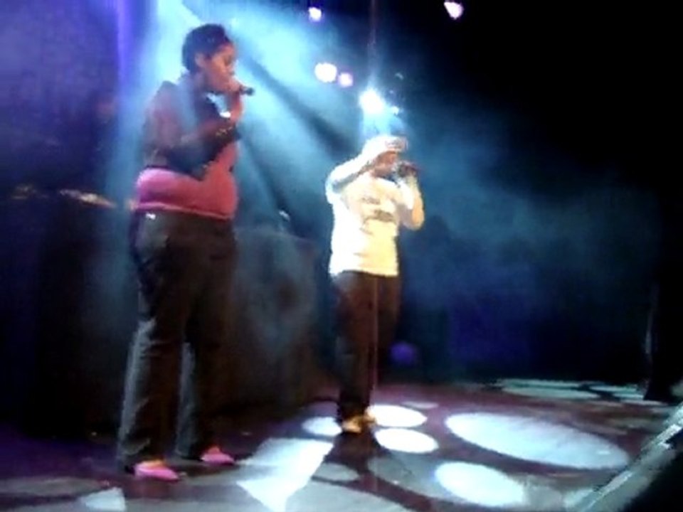 nessyness sur scene