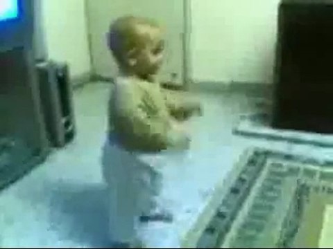 Ankara oyun havası oynayan çocuk Ömer / OzgunBakis.Com