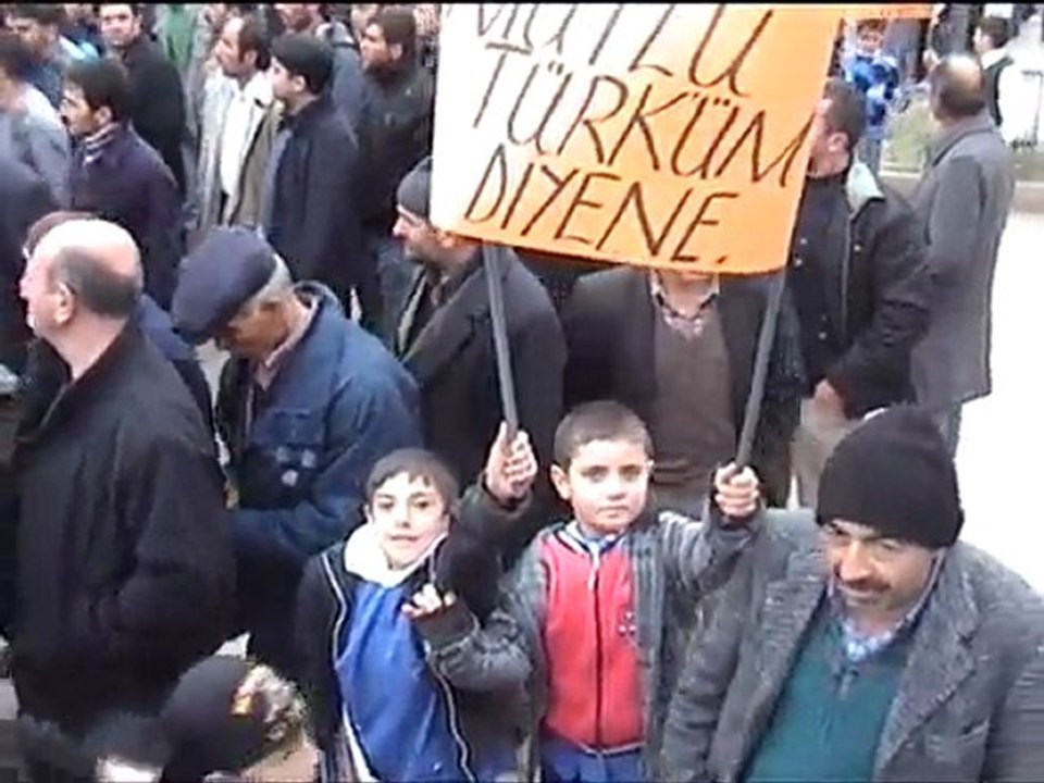 Suşehri'nde Teröre Lanet