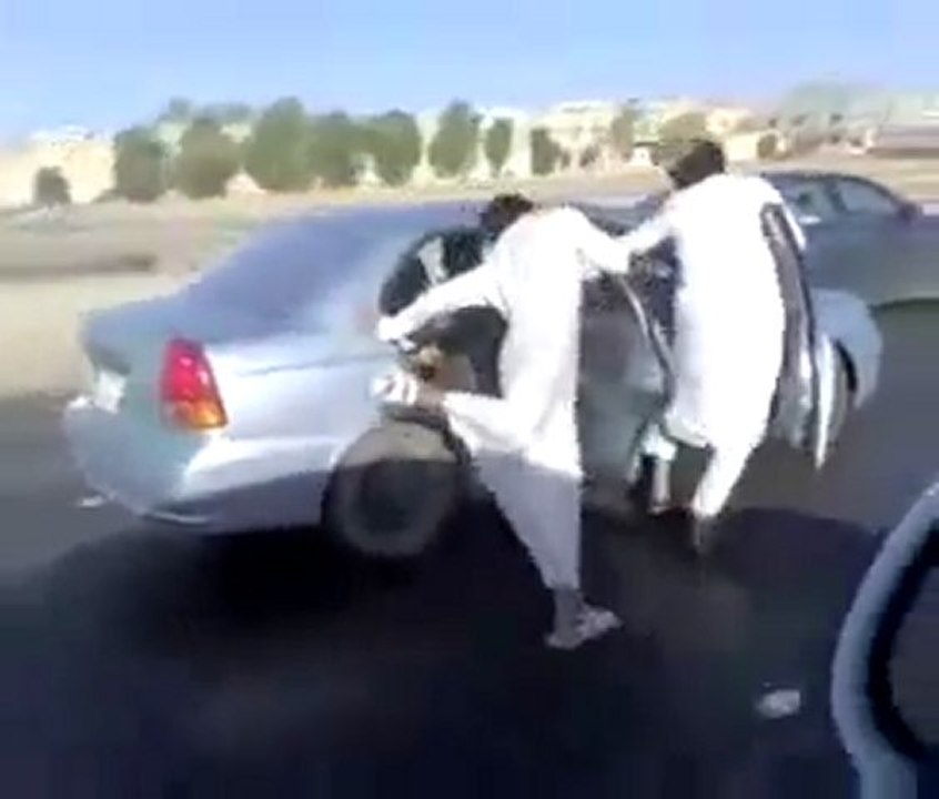 En sandales sur l'autoroute