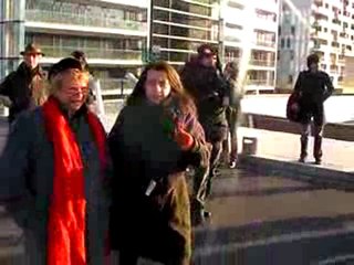 Eva Joly et Cécile Duflot sur le pont de l'Ile Seguin