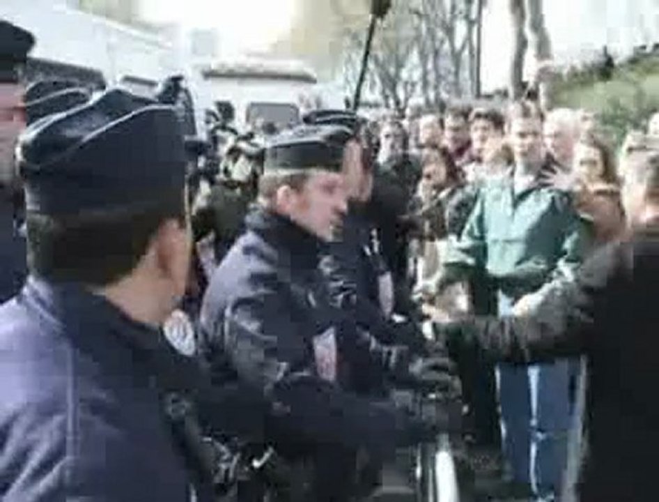 Affrontements sur le passage de la flamme à Paris