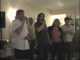 Salvatore chante avec ses cousins