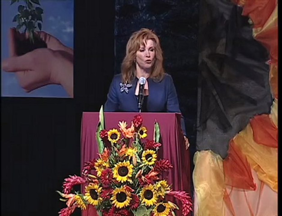 Stephanie Powers Presents BraveHeart Philanthropy Award