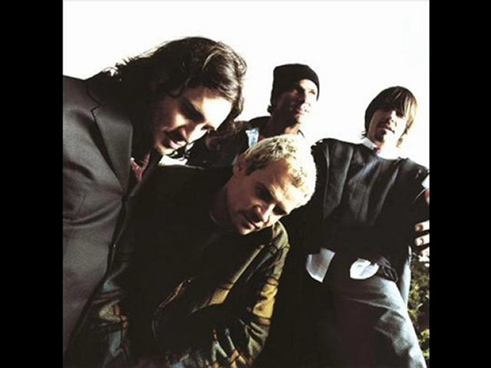 Chalo - Around the world (RHCP - BASS COVER).