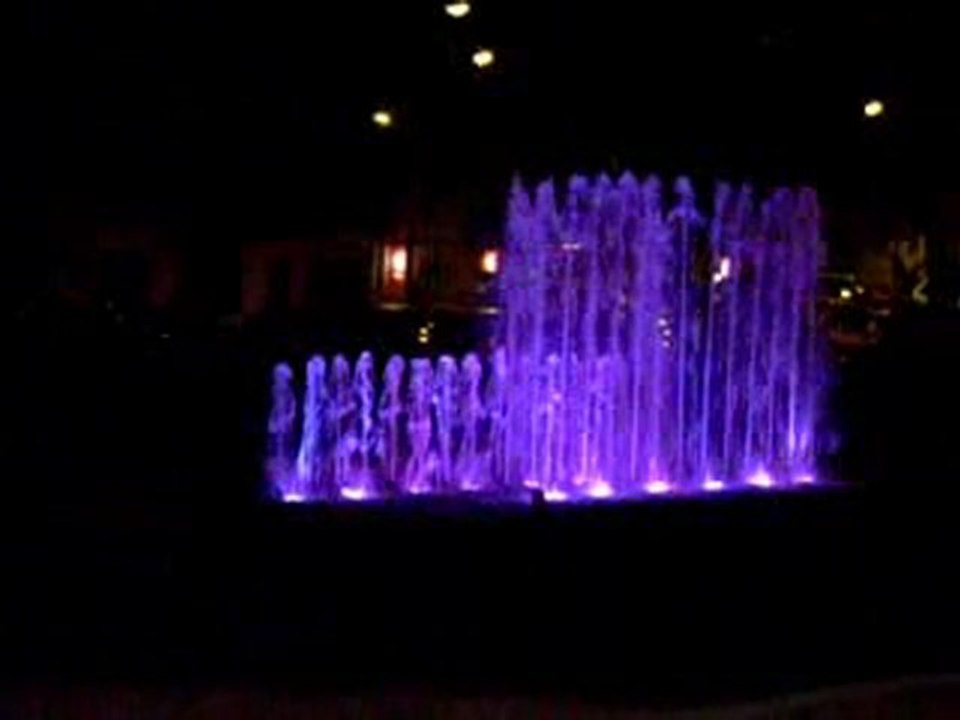 Jeux d'eau nocturnes à Dax