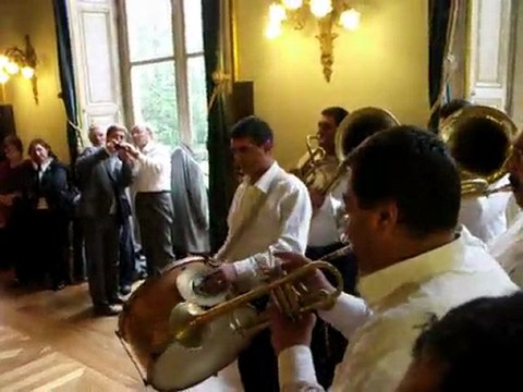 Parade des fanfares de MOLDAVIE à PARIS.