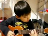 baby fenomeno suona im yours con ukulele