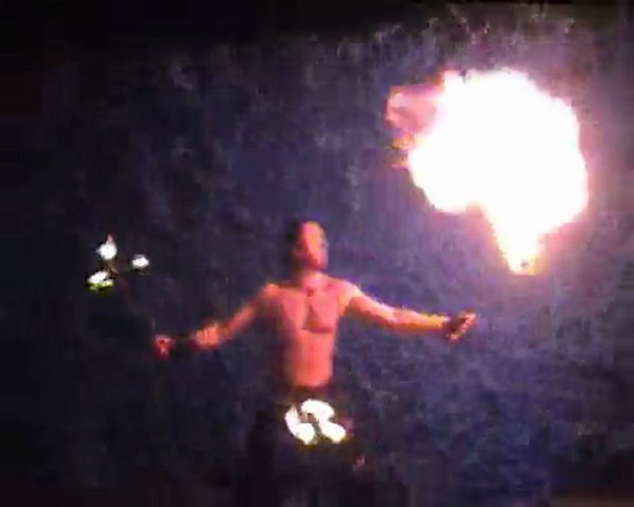 Mister fred striptease show animation feu cracheur de feu