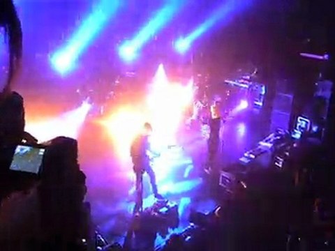 Paramore Intro 07.12.2009 Casino de Paris