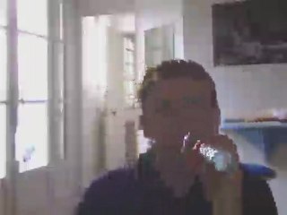 Wiwi égratigne "Three is family"