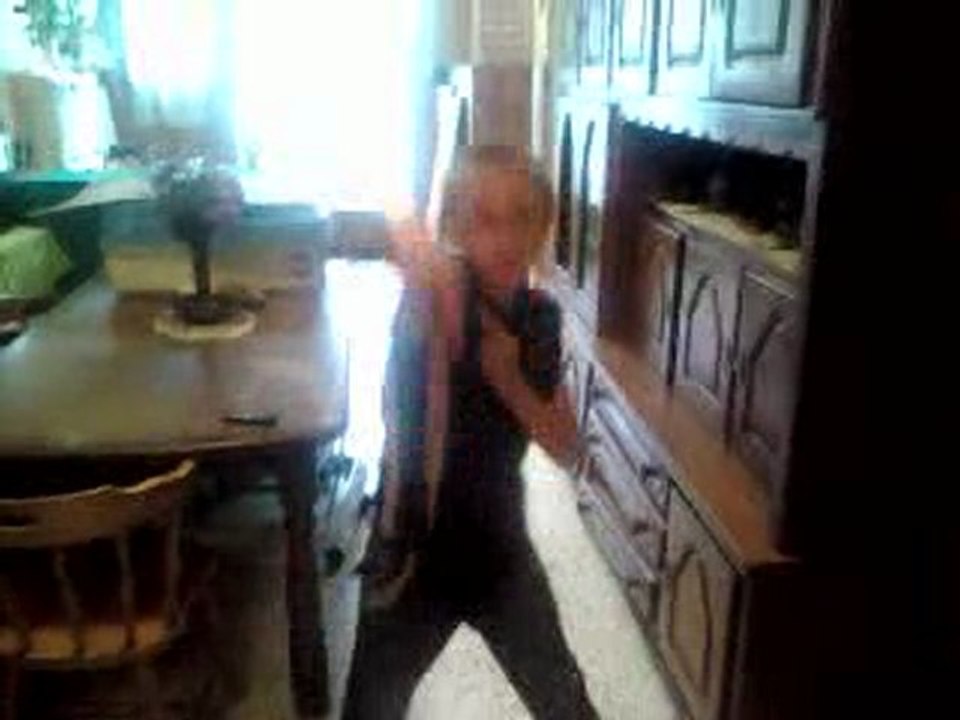 mon frere en train de danser ptdr