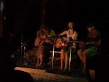 Kristoff et Tina au Talent Show - Byron Bay - AUSTRALIA