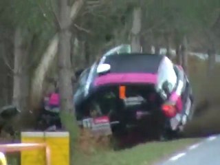spettacolare incidente rally - fotografo miracolato