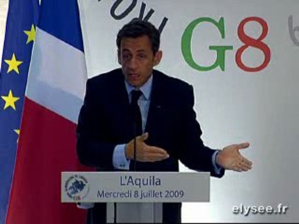 Conférence de presse à l'Aquila