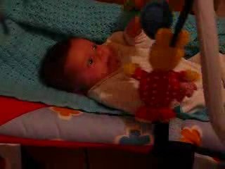 Héloïse, 28 jours, dans le transat.