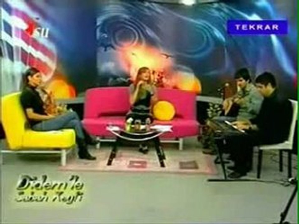Sevcan Orhan - Bahçede Yeşil Çınar