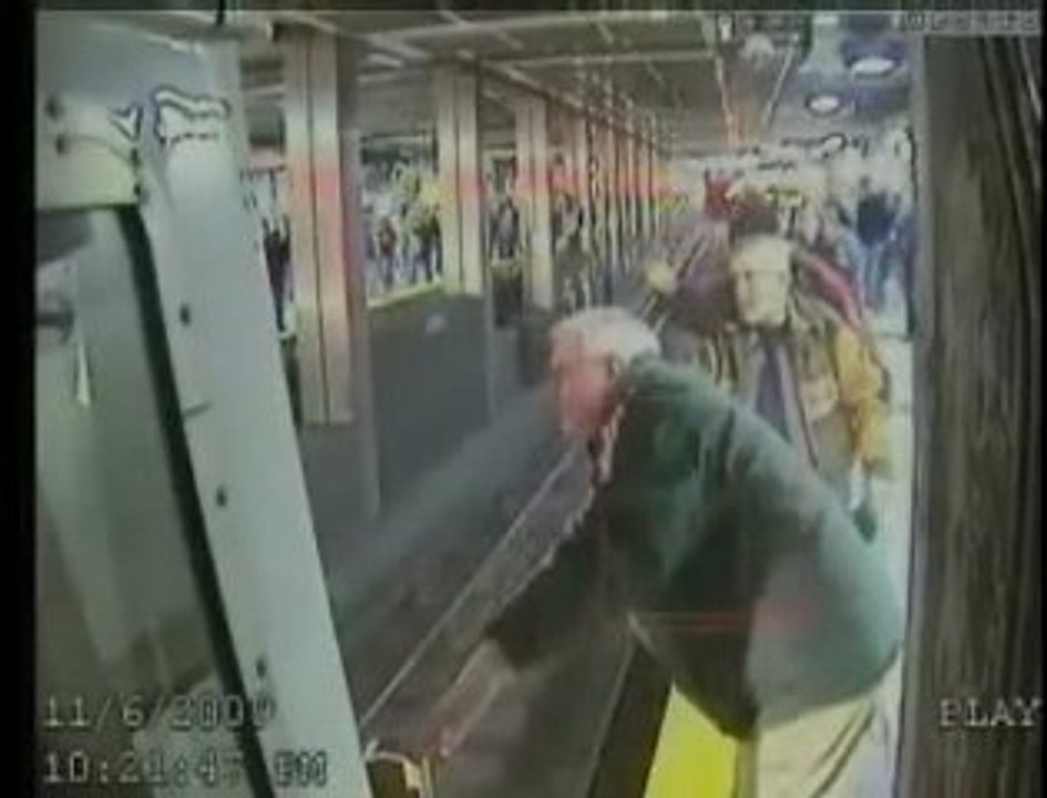 Une femme ivre passe à quelques centimètres de la mort