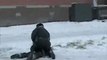Arrestation musclée dans une bataille de boule de  neige