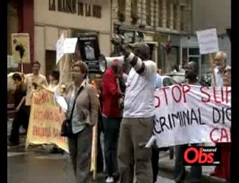Manifestation sous haute surveillance contre la visite du