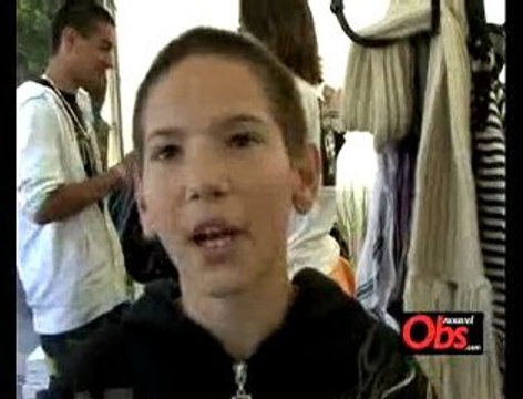 Une pyramide de chaussures place de la Bastille pour dénon