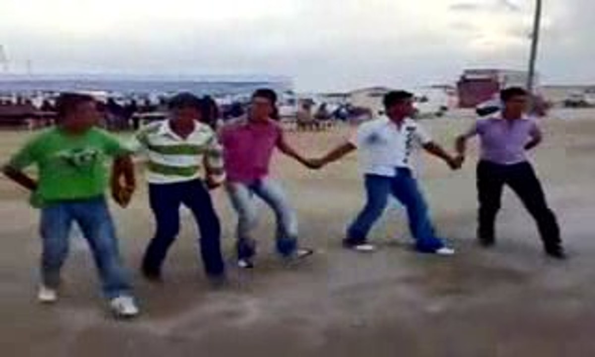 Ben ve arkadaslar dügündeyiz