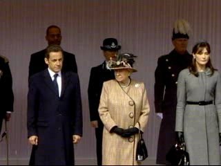 Download Video: Carlamania. Le couple Sarkozy en visite au Royaume-Uni